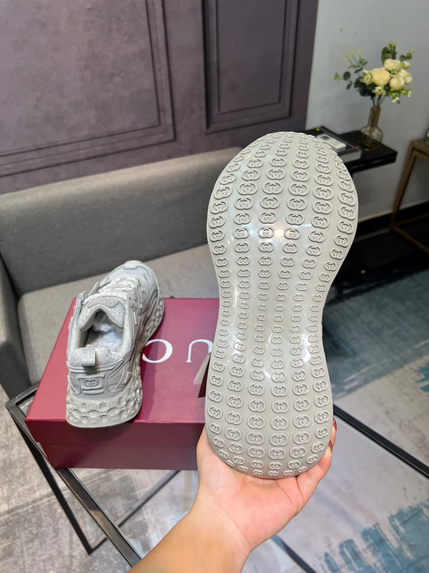 Men's Men's Shoes 💰900 Gucci Gucci 2.0 Sports Shoes Couple's Style Retro Casual Shoes Running Shoes Original Purchase, Development, Production Gucci 2.0 Sports Shoes reinterpret the brand's iconic striped webbing elements. This sneaker reinterprets the iconic details, using thick EVA soles with a smart silhouette, bringing a stable and comfortable wearing experience. Exquisite packaging at the delivery counter. Fabric: original imported cowhide + technical fabrics. Lining: original imported breathable mesh. Sole: original molded ultra-light foam rubber. Bottom thickness: 4CM. Size: 35-40 for women / 39-45 for men.